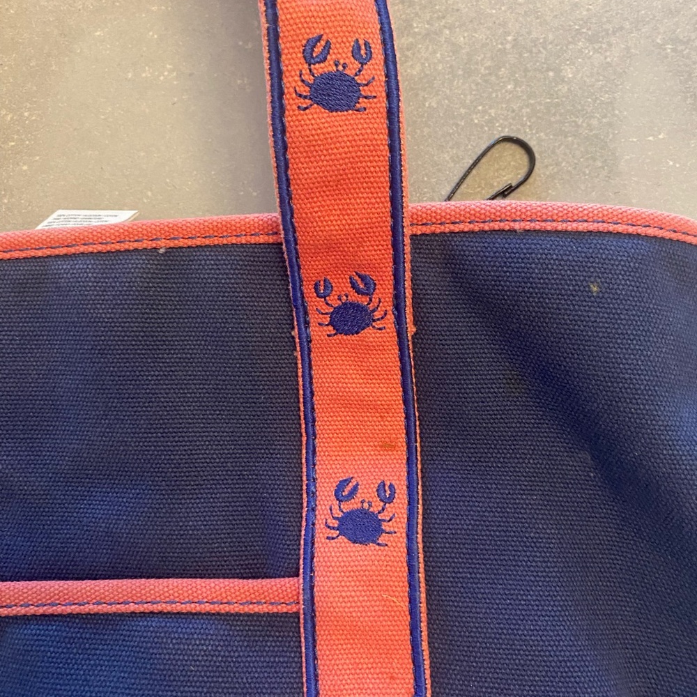 Liz Clairborne Navy and Pinkish/Red Tote Bag with crab design - Picture 3 of 7